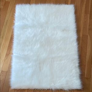 Fluffy White Faux Fur Rug measures 2’ x 3’ great for holiday decor base